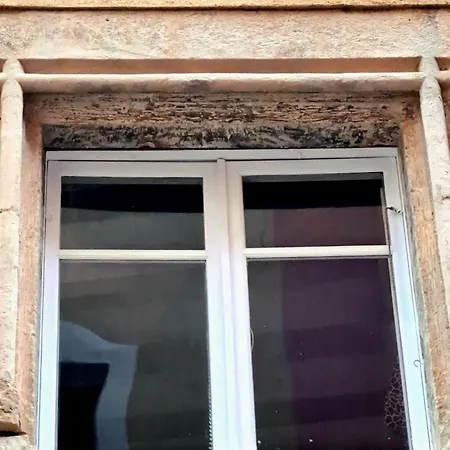 En Centro Historico De 2-1 شقة